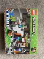 LEGO Minecraft : The Zombie Cave (21141) - Brand New & Sealed Retired Set