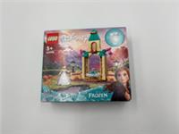 LEGO Disney Frozen 43198 Annas Castle Courtyard - New & Sealed