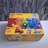 LEGO 10715 CLASSIC Bricks on a Roll Construction set - New and Sealed