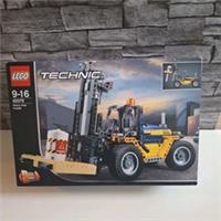 LEGO 42079 Heavy Duty Forklift Technic 2 in 1 Model New & Sealed