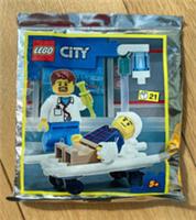 LEGO Doctor and Patient Set Foil Bag (952105) New Sealed