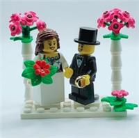 LEGO Bride & Groom Minifigure Set with Stand Flowers and Gold Ring all NEW Parts