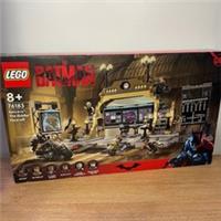 Lego 76183 Batcave The Riddler Face- Off. Brand New Sealed With Free Postage