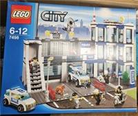 LEGO CITY Police Station 7498 Brand New