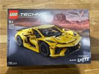 LEGO TECHNIC: Chevrolet Corvette Stingray (42205)