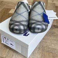 Burberry Women's "Stingray Clog" Rubber Pool Slide Flip Flop Shoes UK-7 EUR 40