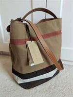 BNWT Burberry Women's Beige Ashby Medium Canvas Bucket Shoulder Crossbody Bag