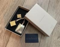 Limited Edition Burberry Beauty Bag Charm Key Chain Cameo Pink Lips Gloss Gold