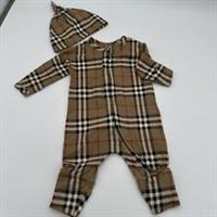 Burberry Baby Beige Check Romper Suit And Cap 2 Piece Set Unisex RRP £270