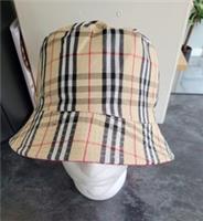 BURBERRY PRINT FESTIVAL NEW REVERSABLE BUCKET HAT QUALITY M/L/ RED FREEPOST £15