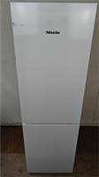 Miele KFN4375CD 60/40 Freestanding Fridge Freezer 330L White Frost Free