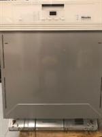 Miele G4210i Dishwasher, White EX-DISPLAY