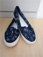 BNWOT Fatface Ladies ? Girls Blue Floral Slip On Canvas Pumps Size 36/ 3