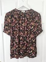 Fat Face Grace Blouse Top Size 10 Scatter Petal Floral Viscose Short Sleeve NWOT - 10 Regular