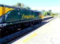 Photo 6x4 Freightliner diesel speeds through Craven Arms station Halford c2012