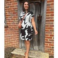 Black & White Graphic Shift Dress Size 6
