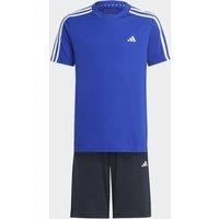 T-Shirt/Shorts Outfit