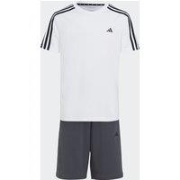 T-Shirt/Shorts Outfit