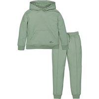 Sweatshirt/Joggers Outfit