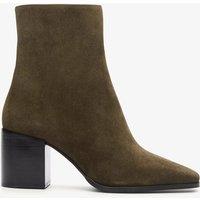 N670 Suede Ankle Boots