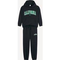 Sweatshirt/Joggers Outfit