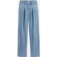 Wide Leg Jeans with Pleat Front