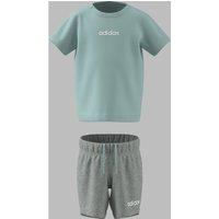 T-Shirt/Shorts Outfit