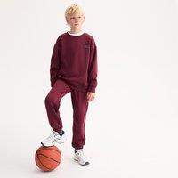 Sweatshirt/Trousers Outfit