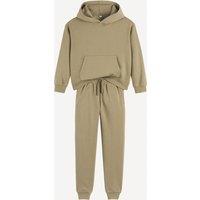 Sweatshirt/Trousers Outfit