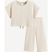 T-Shirt/Trousers Outfit