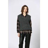 Sleeveless V-Neck Jumper