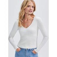 Ribbed V-Neck Scallop Edge Knitted Top
