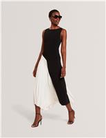 Knitted Contrast Panel Pleated Maxi Dress