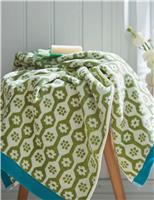 LAND & SHORE Pure Cotton Daisy Towel Green
