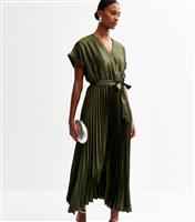 Women's Green Pleated Satin Midi Dress New Look