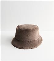 Light Brown Faux Fur Bucket Hat New Look