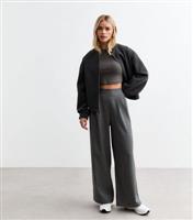 Women's Petite Grey Cropped Long Sleeve Top New Look