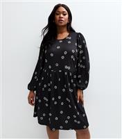 Women's Plus Size Black Crinkled Jersey Daisy Print Mini Dress Curves New Look