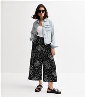 Women's Black Bandana Print Crop Trousers New Look