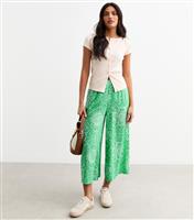 Women's Green Bandana Print Crop Trousers New Look