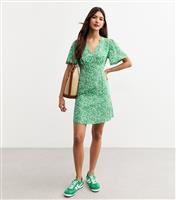 Women's Green Floral Print Flutter Sleeve Mini Dress New Look