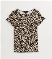 Women's Petite Brown Leopard Print T-Shirt New Look