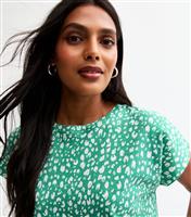Women's Green Abstract Print T-Shirt New Look