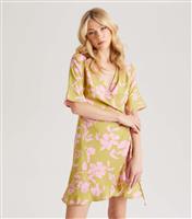 Women's Green Floral Print Wrap Mini Dress Urban Bliss New Look
