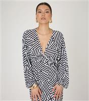 Women's Black Printed Batwing Maxi Dress WKNDGIRL New Look