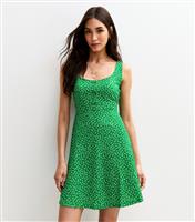 Women's Green Crinkle Texture Floral Print Button Front Mini Dress New Look