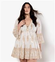 Women's Curve Cream Metallic Pattern Bell Sleeve Dress Apricot New Look