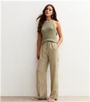 Women's Petite Green Stripe Print Crinkle Texture Wide Leg Trousers New Look
