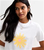 Women's White Daisy Print T-Shirt New Look