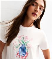 Women's White Flowers Print Relaxed T-Shirt New Look